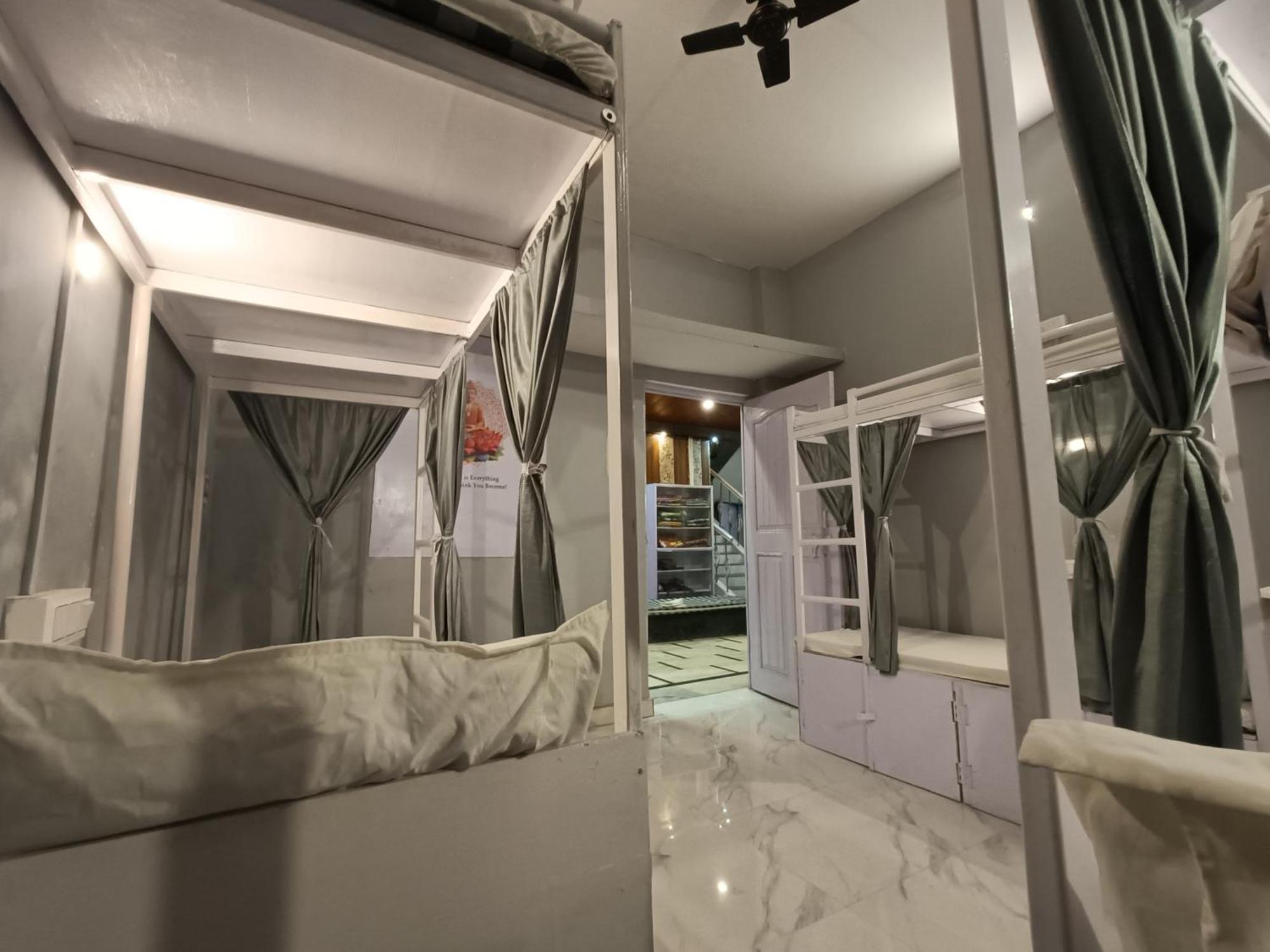 Mohit Paying Guest House Варанаси Экстерьер фото